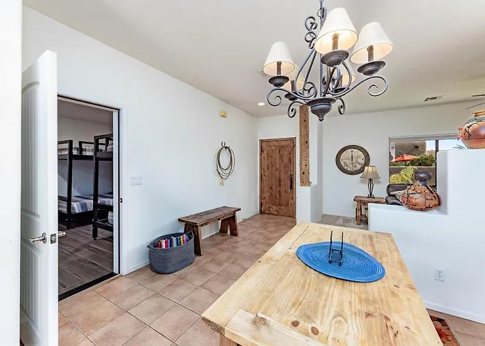 Southwest Oasis Pool Pool Table Sleep20 Holiday home *