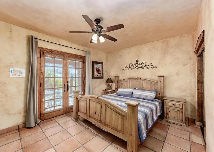 Southwest Oasis Pool Pool Table Sleep20 Holiday home