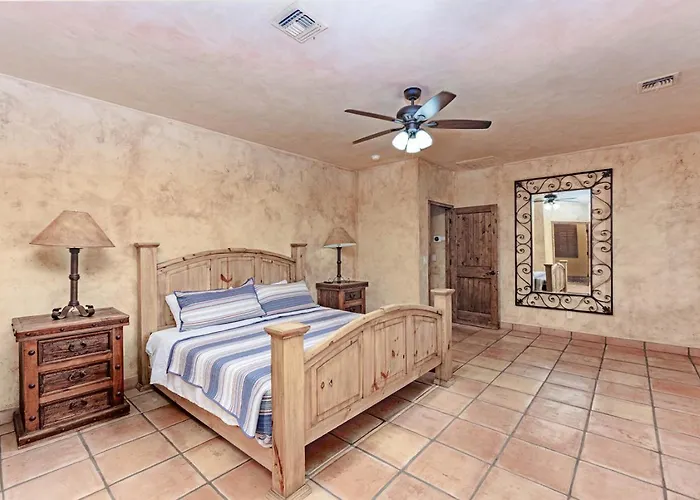 Southwest Oasis Pool Pool Table Sleep20 *