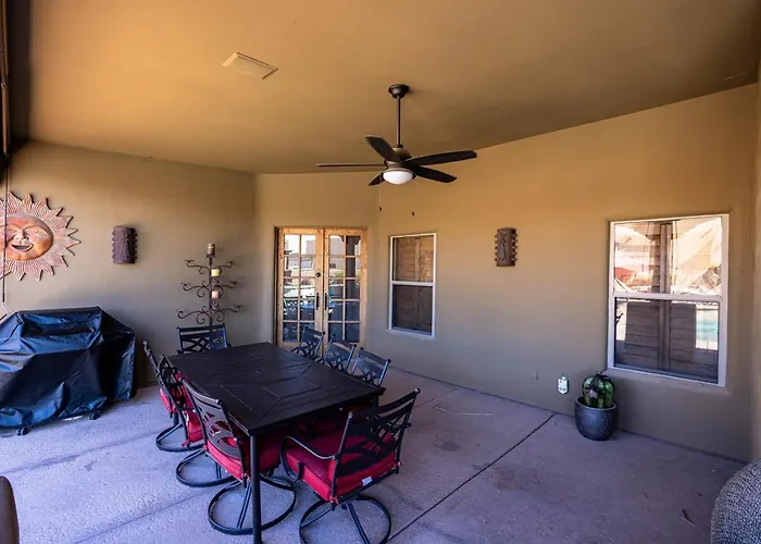 Southwest Oasis Pool Pool Table Sleep20 Holiday home *